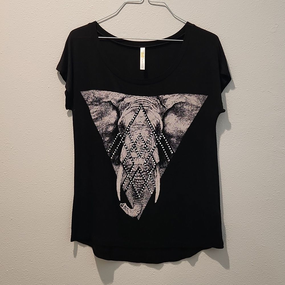 Womans Elephant Rinestone Top Size Large